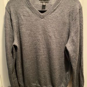 Tahari Merino Wool VNeck sweater